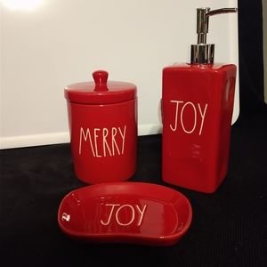 Rae Dunn Holiday Bath set